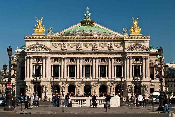 Paris_Opera_full_frontal_architecture,_May_2009