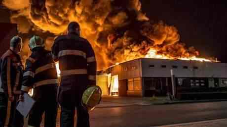 grote-brand-legt-bedrijf-helmond-in-as