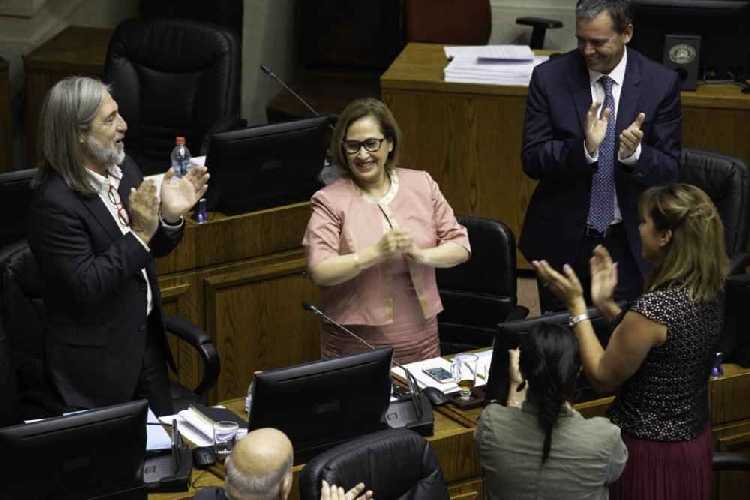 BCNCHILE_Asume Pdta Senado Adriana MunÌƒoz017- W