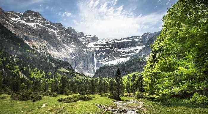 le-cirque-de-gavarnie-dans-les-hautes-pyrenees